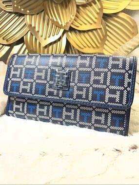 Tommy Hilfiger Blue Navy Patterned Wallet Clutch